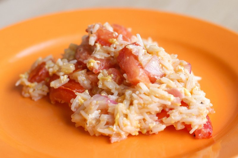 Rýže s vajíčkem a rajčetem