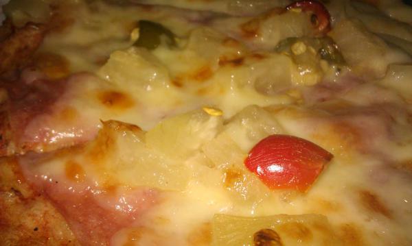 Pizza s ananásom a chilli
