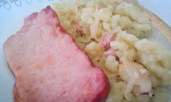 Údené karé so strapačkami Údené karé so strapačkami