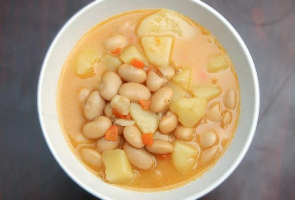 Hustá fazuľová polievka